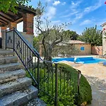 Villa Rustic Simone With Outdoor Pool In Porec Kirmenjak