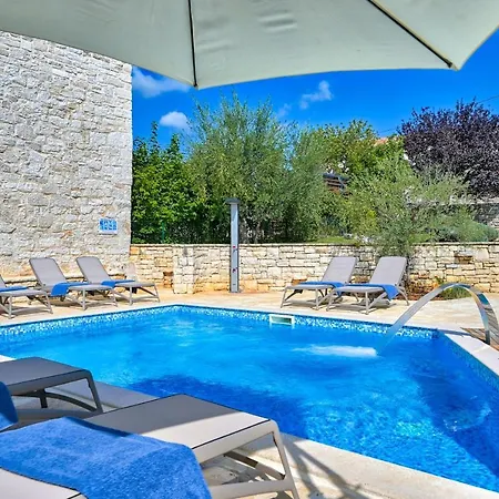 Rustic Simone With Outdoor Pool In Porec * Kirmenjak
