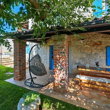 Rustic Simone With Outdoor Pool In Porec
