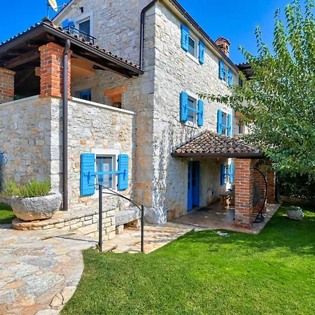 Rustic Simone With Outdoor Pool In Porec *