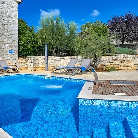 Rustic Simone With Outdoor Pool In Porec * Kirmenjak