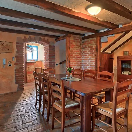 Rustic Simone With Outdoor Pool In Porec Vila