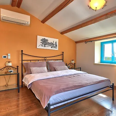 Rustic Simone With Outdoor Pool In Porec *