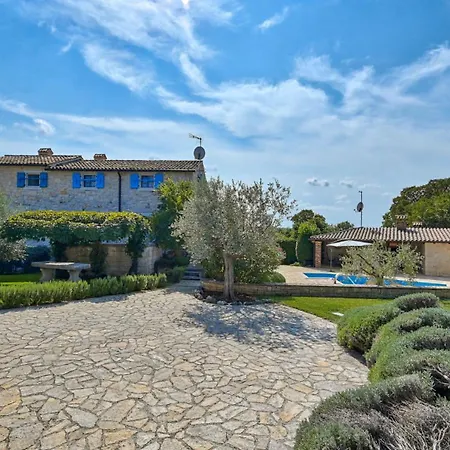 Vila Rustic Simone With Outdoor Pool In Porec Kirmenjak