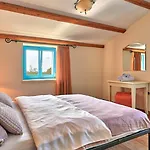 Rustic Simone With Outdoor Pool In Porec * Kirmenjak