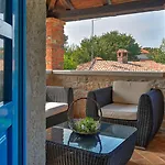 Rustic Simone With Outdoor Pool In Porec * Kirmenjak