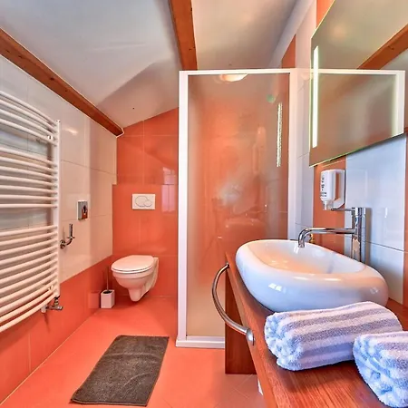 Rustic Simone With Outdoor Pool In Porec *