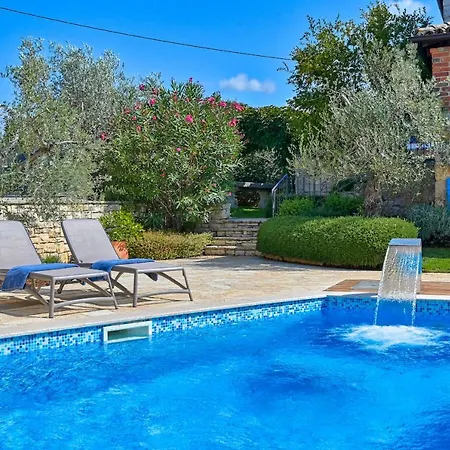 Rustic Simone With Outdoor Pool In Porec