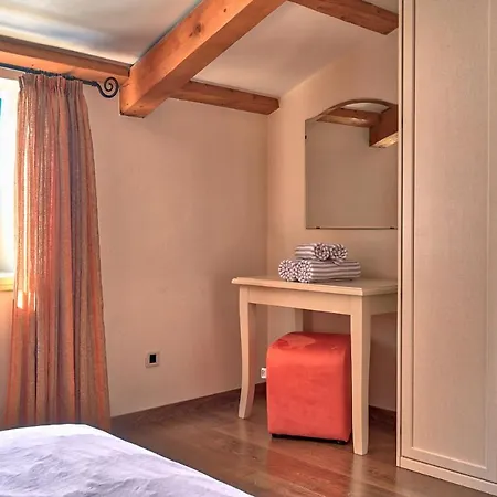 Rustic Simone With Outdoor Pool In Porec Villa