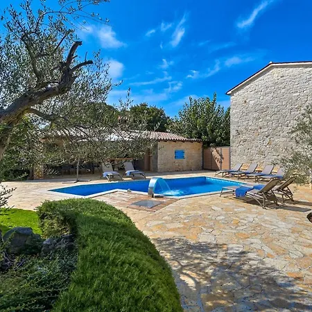 Rustic Simone With Outdoor Pool In Porec * Kirmenjak