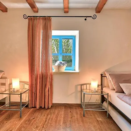 Vila Rustic Simone With Outdoor Pool In Porec Kirmenjak