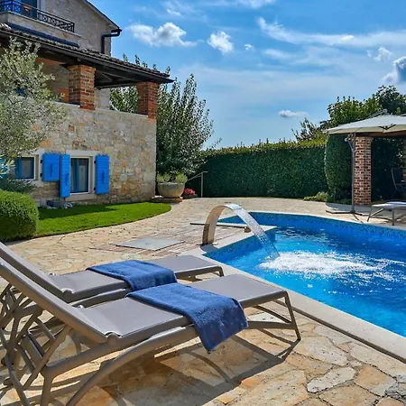 Villa Rustic Simone With Outdoor Pool In Porec Kirmenjak