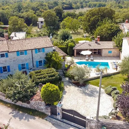 Rustic Simone With Outdoor Pool In Porec Kirmenjak