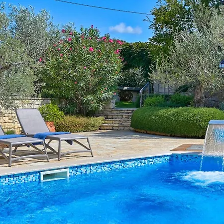 Rustic Simone With Outdoor Pool In Porec Kirmenjak
