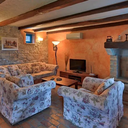 Rustic Simone With Outdoor Pool In Porec *