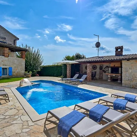 Rustic Simone With Outdoor Pool In Porec Villa