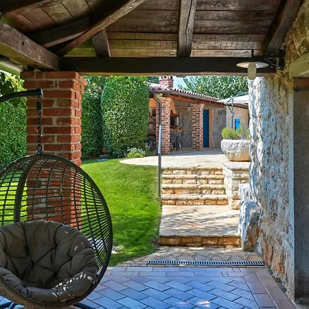 Villa Rustic Simone With Outdoor Pool In Porec Kirmenjak