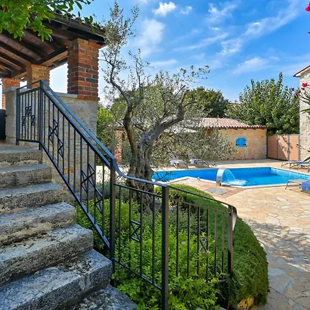 Willa Rustic Simone With Outdoor Pool In Porec Kirmenjak