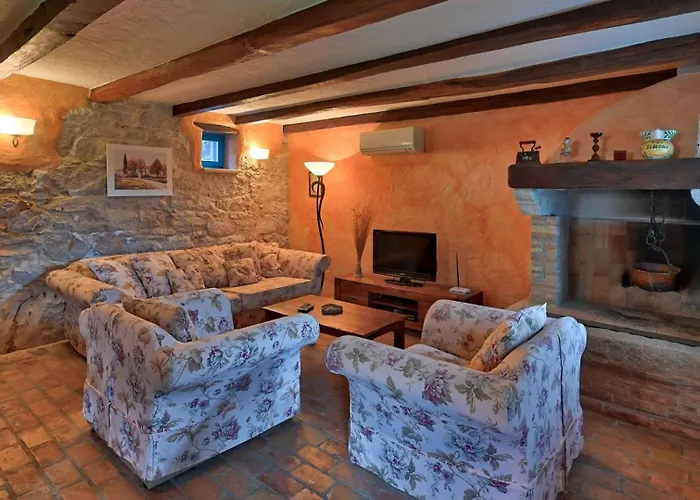 Rustic Simone With Outdoor Pool In Porec *