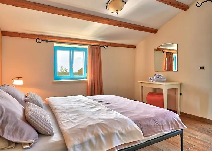 Rustic Simone With Outdoor Pool In Porec * Kirmenjak