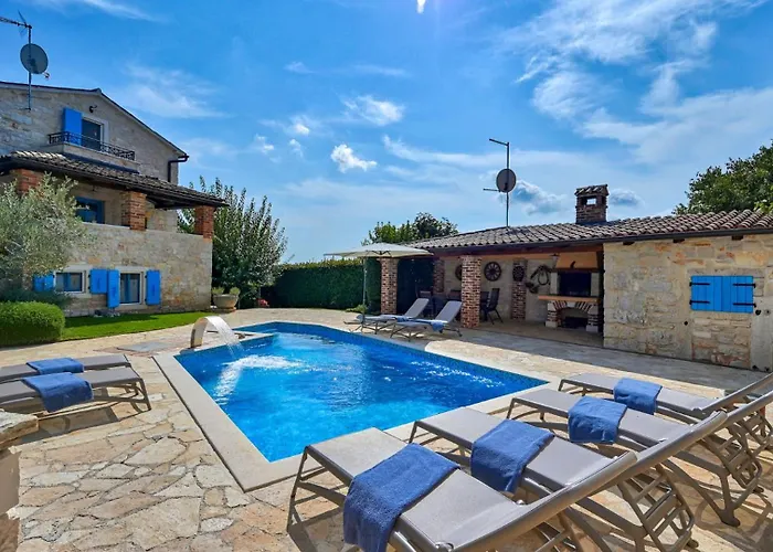 Rustic Simone With Outdoor Pool In Porec Villa