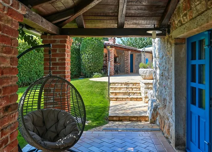 Villa Rustic Simone With Outdoor Pool In Porec Kirmenjak