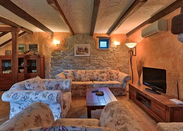 Rustic Simone With Outdoor Pool In Porec Kirmenjak