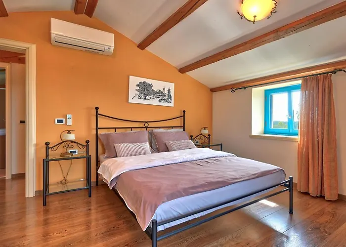 Rustic Simone With Outdoor Pool In Porec *