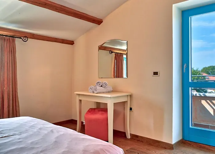 Villa Rustic Simone With Outdoor Pool In Porec