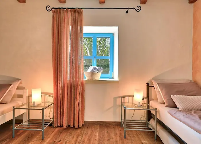 Rustic Simone With Outdoor Pool In Porec * Kirmenjak