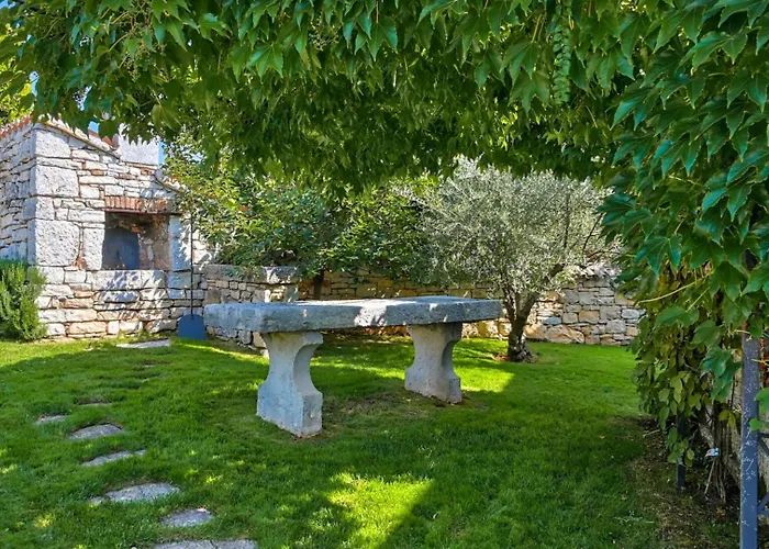 Rustic Simone With Outdoor Pool In Porec Kirmenjak