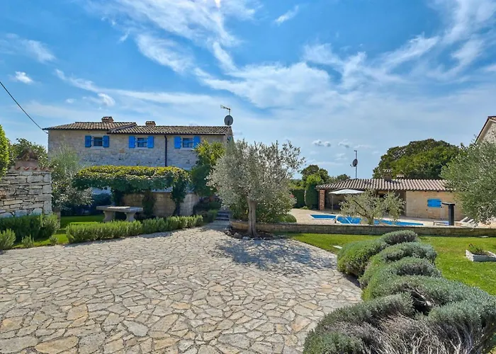 Villa Rustic Simone With Outdoor Pool In Porec Kirmenjak